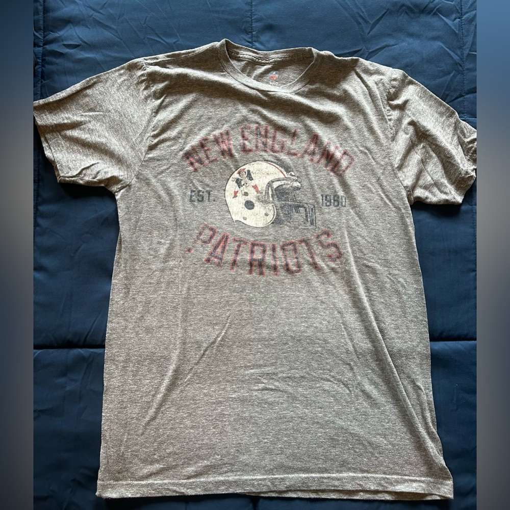 Vintage New England Patriots Throwback Logo Shirt